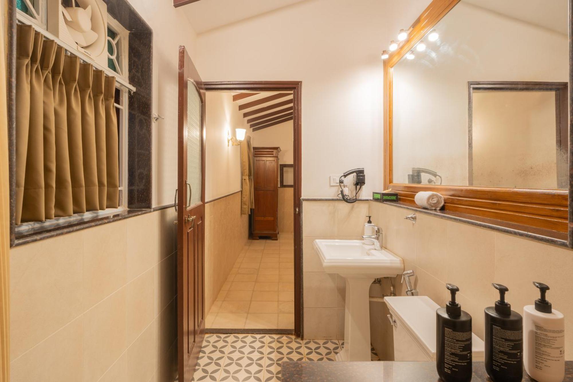Alaya Casa Do Mar - Heritage Portuguese 4 Bhk Near Calangute